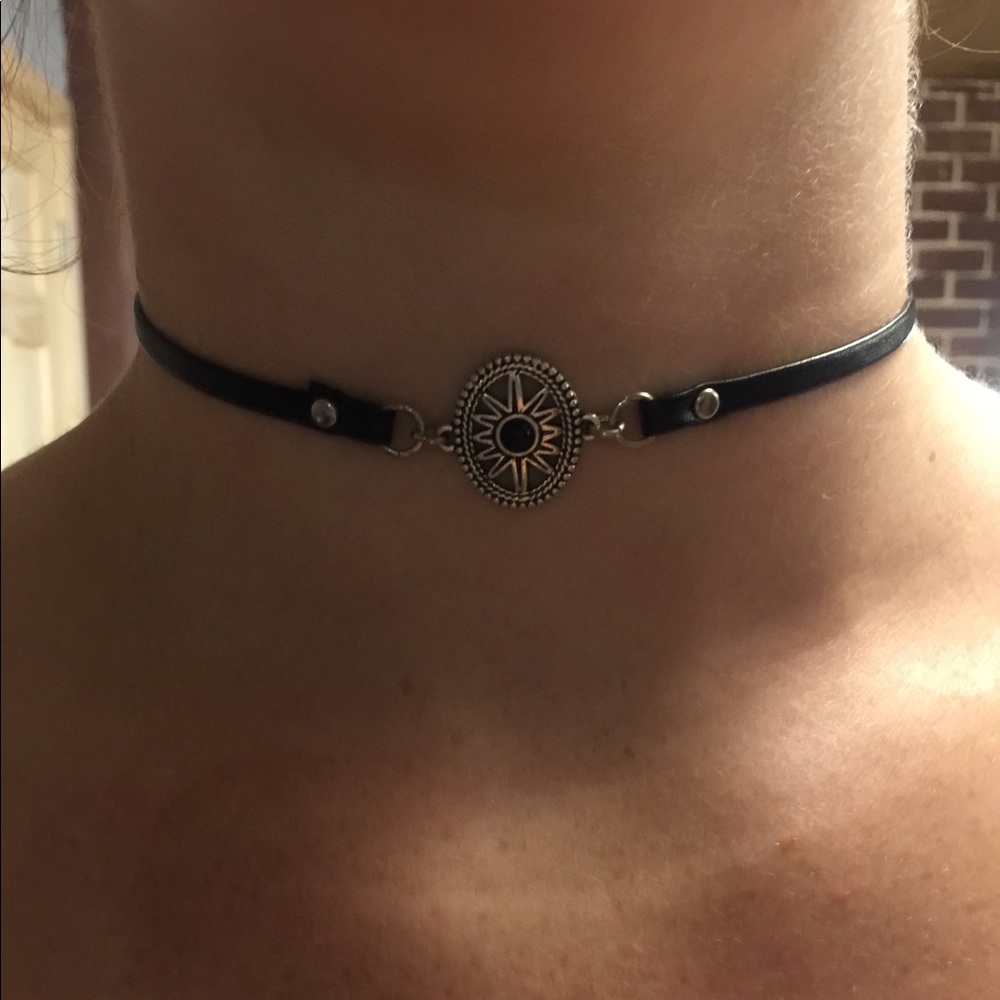 Choker - Picture 1 of 3